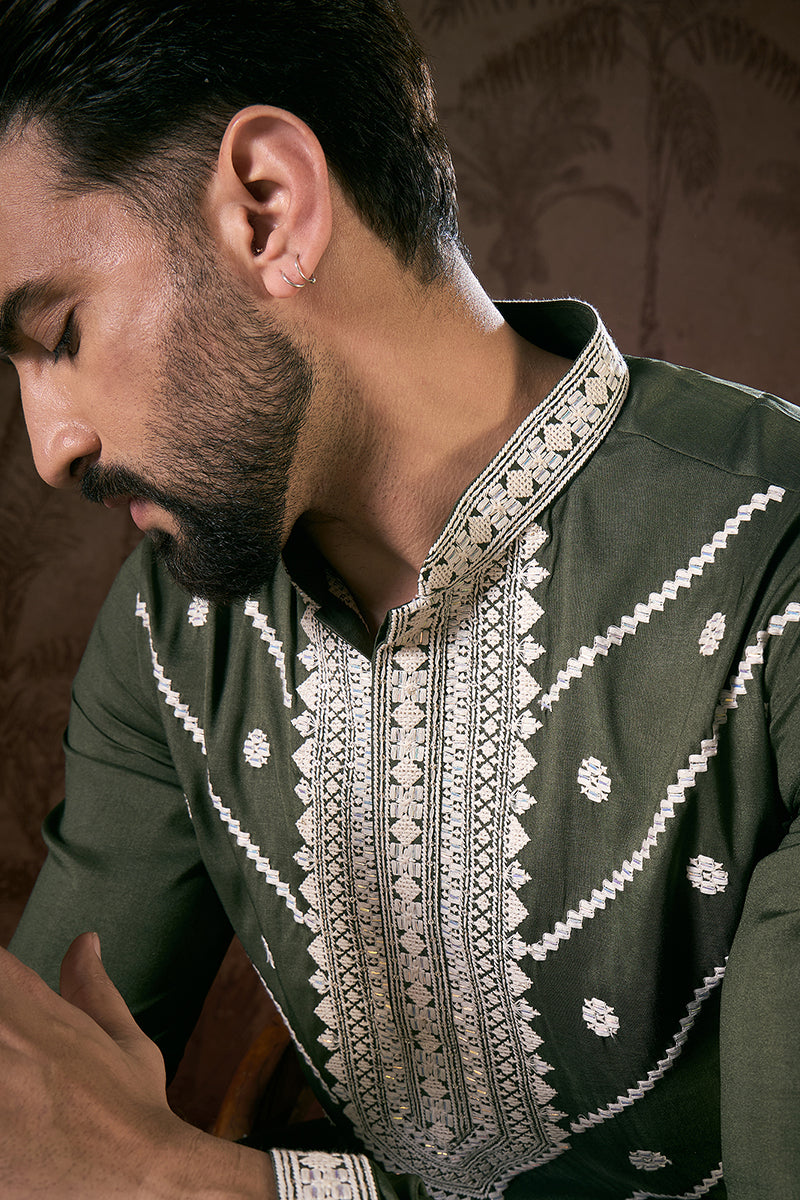 Green Silk Blend Solid Embroidered Straight Kurta With Trouser MKSET1882