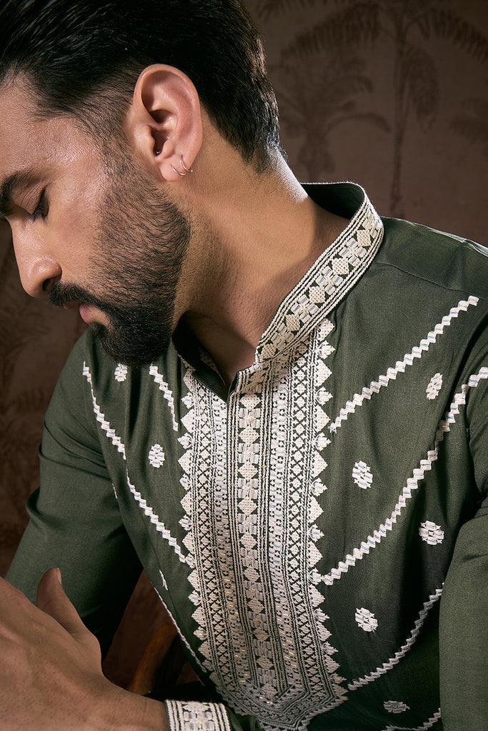 Green Silk Blend Solid Embroidered Straight Kurta MKU1882