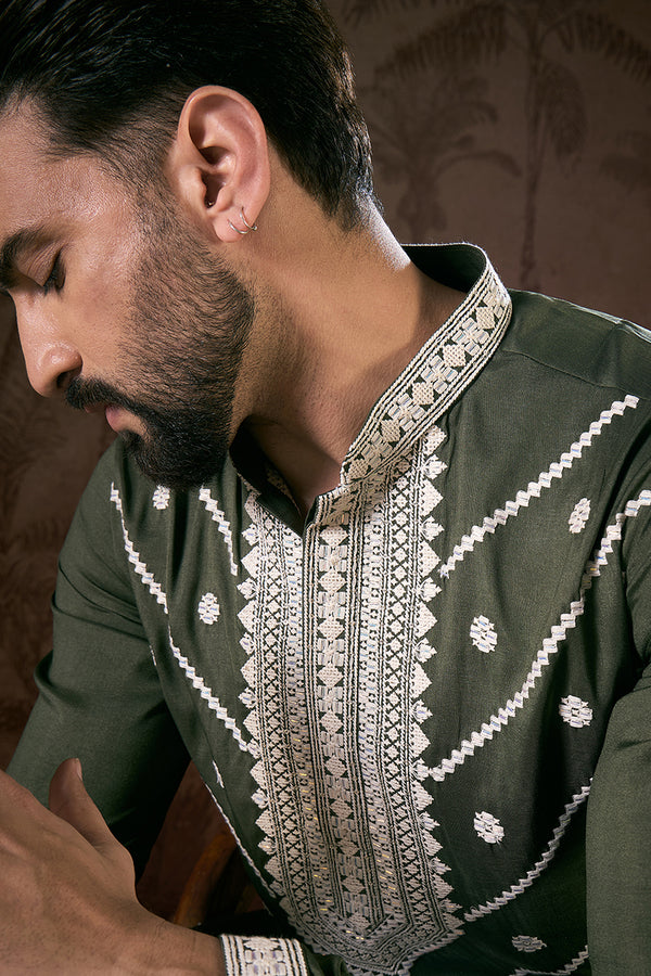 Green Silk Blend Solid Embroidered Straight Kurta MKU1882