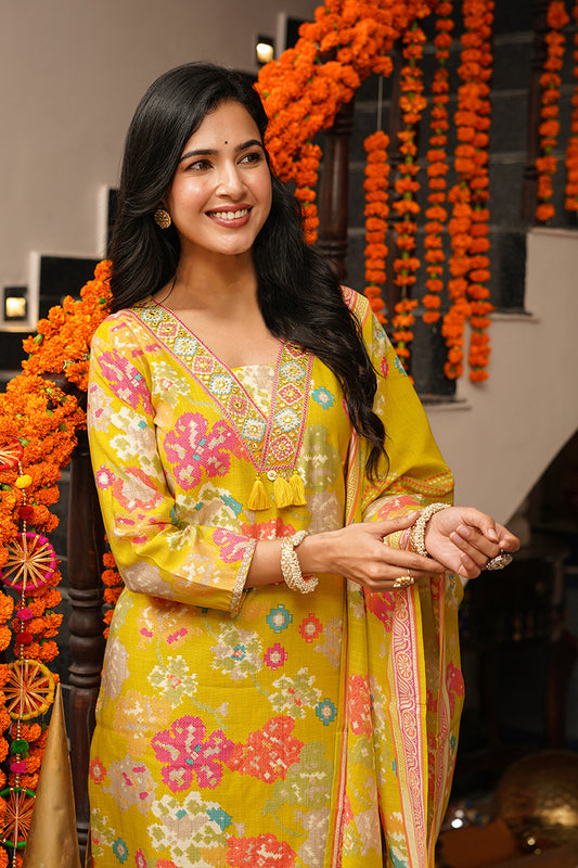 Yellow Viscose Rayon Floral Printed Straight Kurta Trousers With Dupatta PKSKD3080
