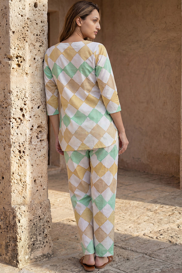 Multi Colour Pure Cotton Geometric Print Night Suit VNWK1026