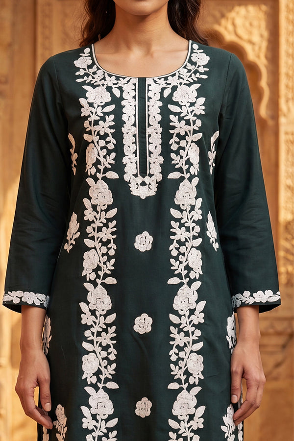 Green Viscose Rayon Solid Embroidered Regular Kurta VCK9805
