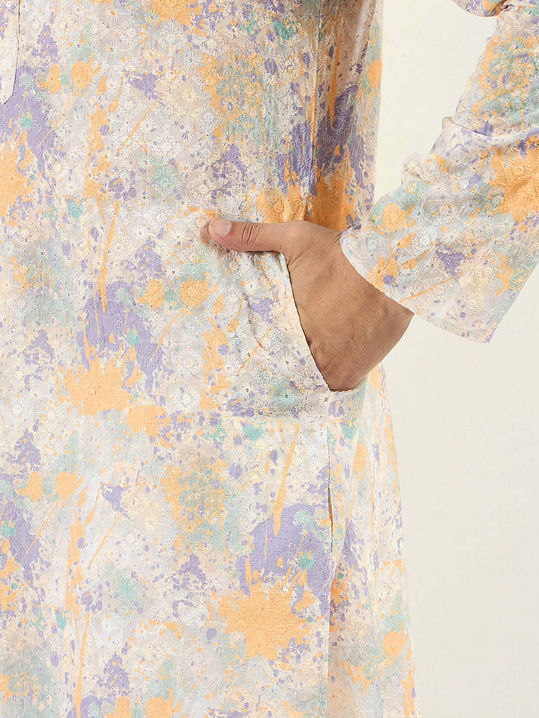 Ethnic Bay Men Off White Viscose Rayon Abstract Embroidered Chikankari Straight Kurta MKU1063