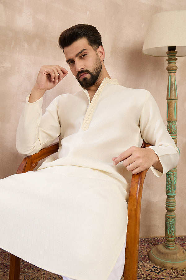Off White Silk Blend Solid Embroidered Straight Kurta With Trouser MKSET1728