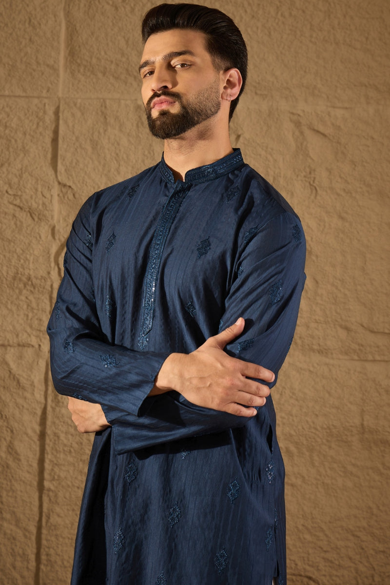 Blue Viscose Rayon Solid Embroidered Straight Kurta MKU1293