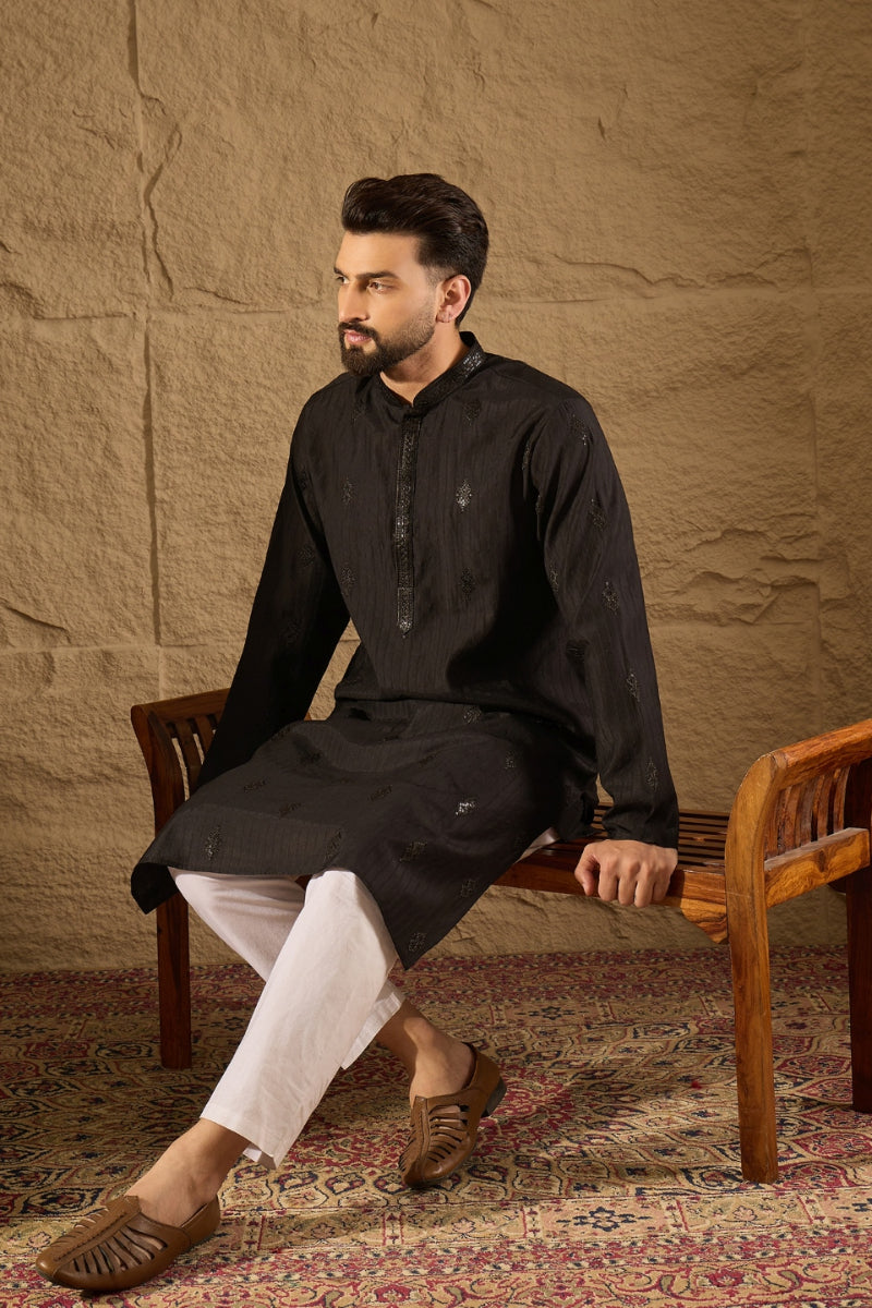 Black Viscose Rayon Solid Embroidered Straight Kurta MKU1294