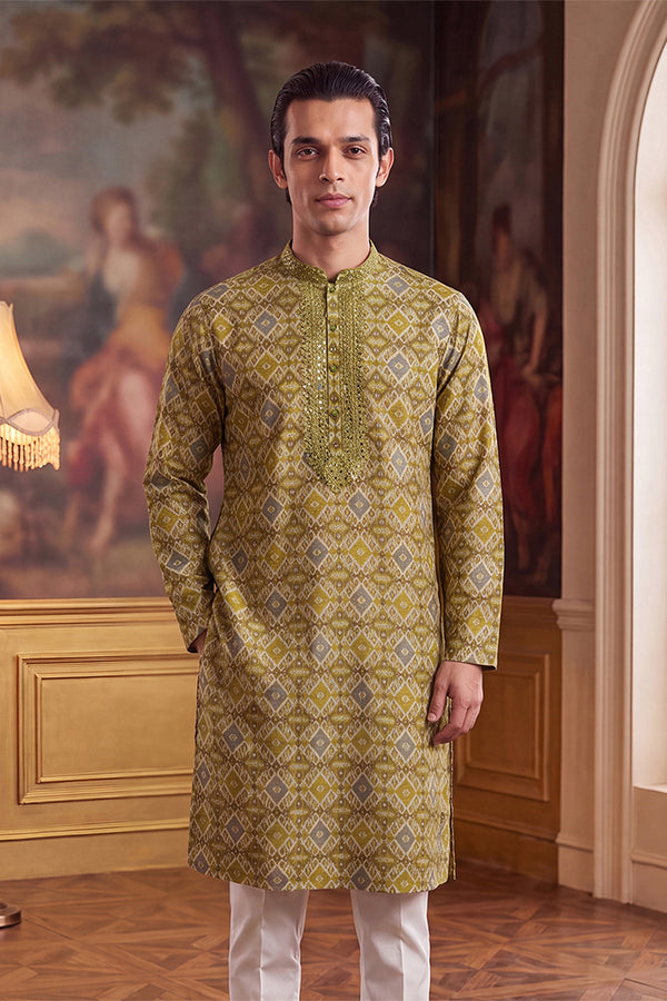 Green Silk Blend Ethnic Motifs Ikat Printed Kurta With Trouser MKSET1894