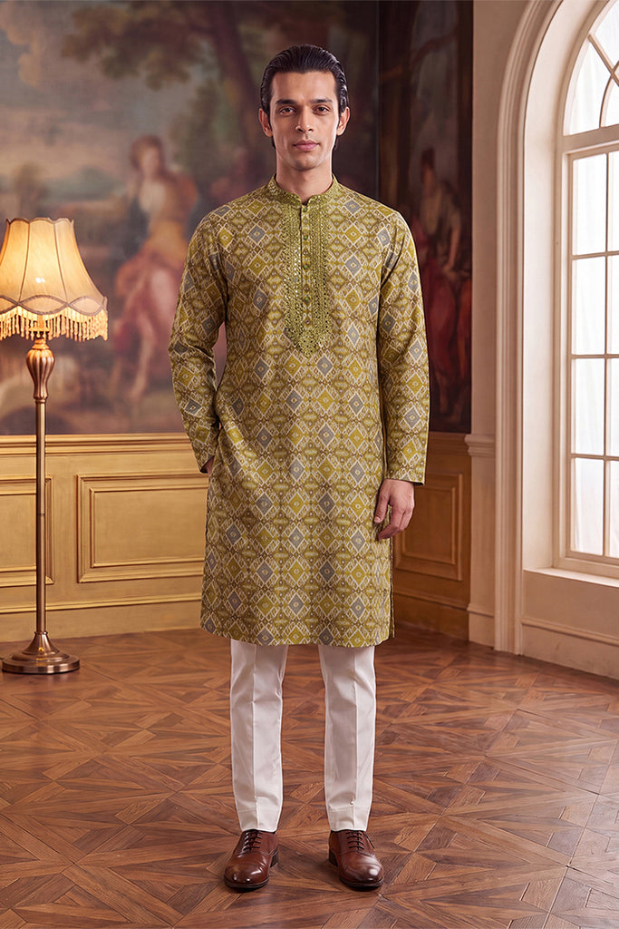 Green Silk Blend Ethnic Motifs Ikat Printed Kurta With Trouser MKSET1894