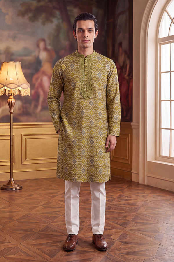 Green Silk Blend Ethnic Motifs Ikat Printed Kurta With Trouser MKSET1894
