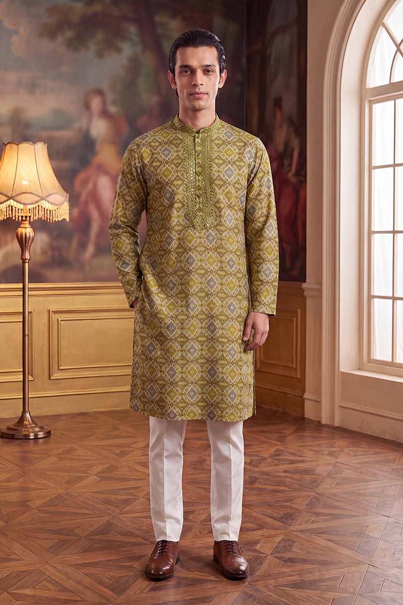Green Silk Blend Ethnic Motifs Ikat Printed Kurta With Trouser MKSET1894