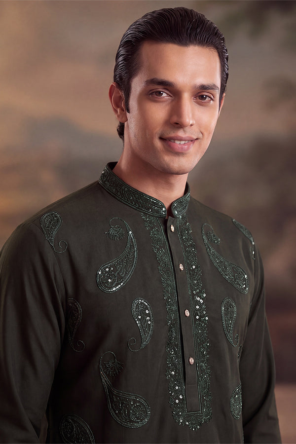 Green Silk Blend Solid Embroidered Kurta MKU2424