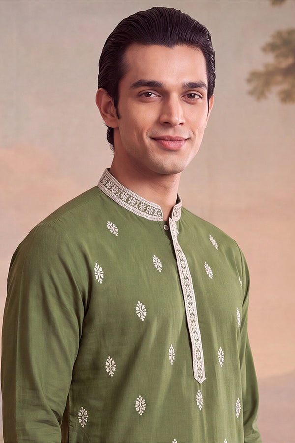 Green Silk Blend Solid Embroidered Kurta With Trouser MKSET2486