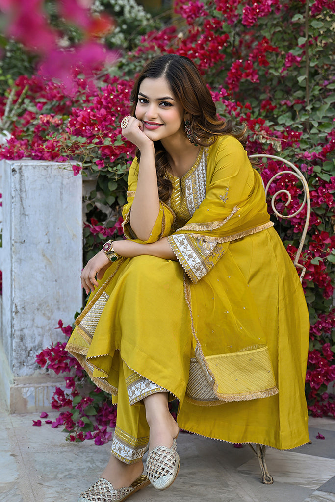 Yellow Silk Blend Solid Embroidered Anarkali Kurta Salwar With Dupatta PKSKD2887