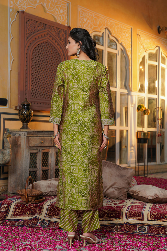 Green Silk Blend Floral Embroidered Straight Kurta Trousers With Dupatta SKSKD3120