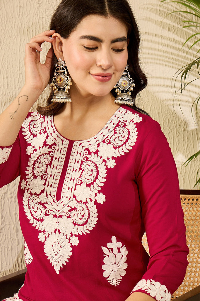 Red Viscose Rayon Solid Embroidered Chikankari Straight Kurta VCK9782