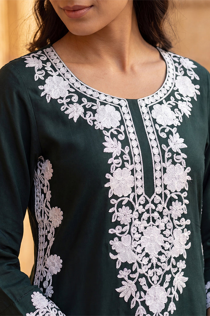 Green Viscose Rayon Solid Embroidered Regular Kurta VCK9818