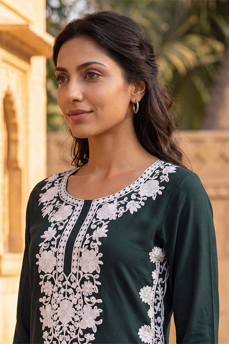Green Viscose Rayon Solid Embroidered Regular Kurta VCK9818