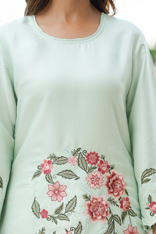 Green Silk Blend Solid Embroidered Coord Sets VCORD1171