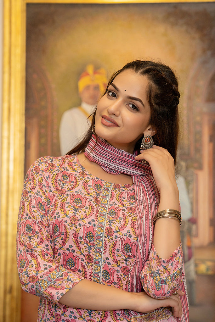 Pink Rayon Blend Ethnic Motifs Printed Straight Suit Set VKSKD2100