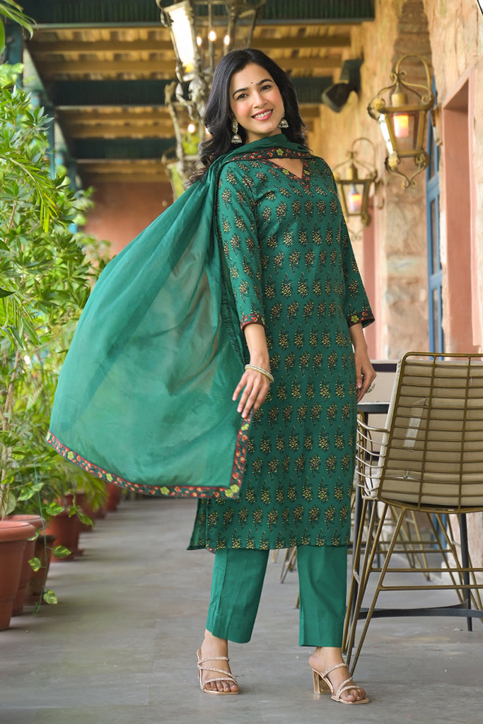 Green Viscose Rayon Floral Printed Straight Suit Set VKSKD2190