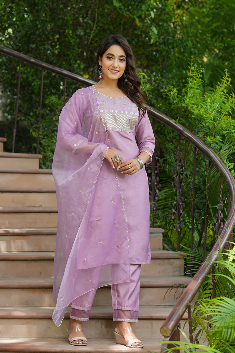  Women Mauve Solid Embroidered Kurti Trousers With Dupatta