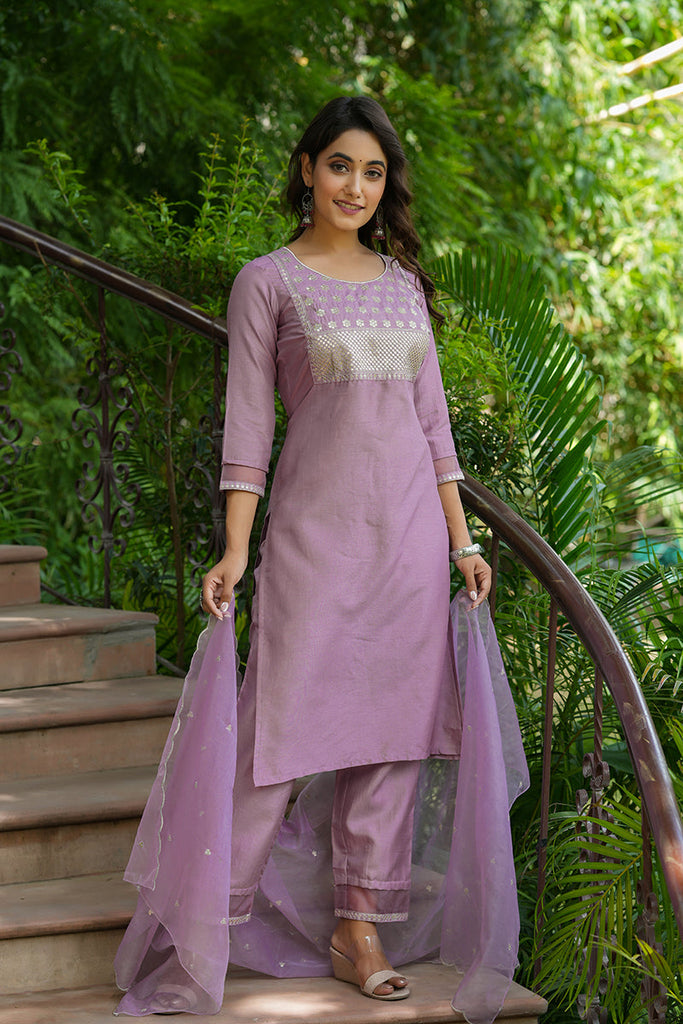  Women Mauve Solid Embroidered Kurti Trousers With Dupatta