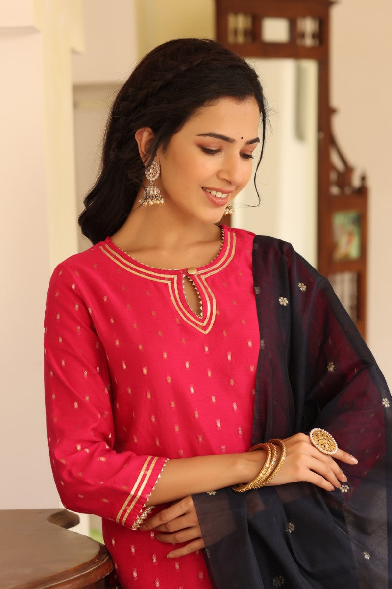  Women Pink Woven Design Kurta Trousers With Dupatta 