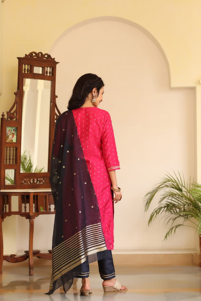  Women Pink Woven Design Kurta Trousers With Dupatta 