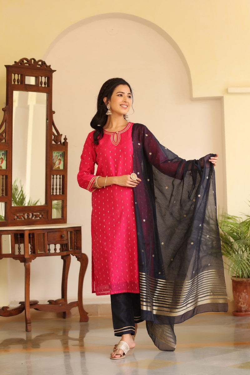  Women Pink Woven Design Kurta Trousers With Dupatta 