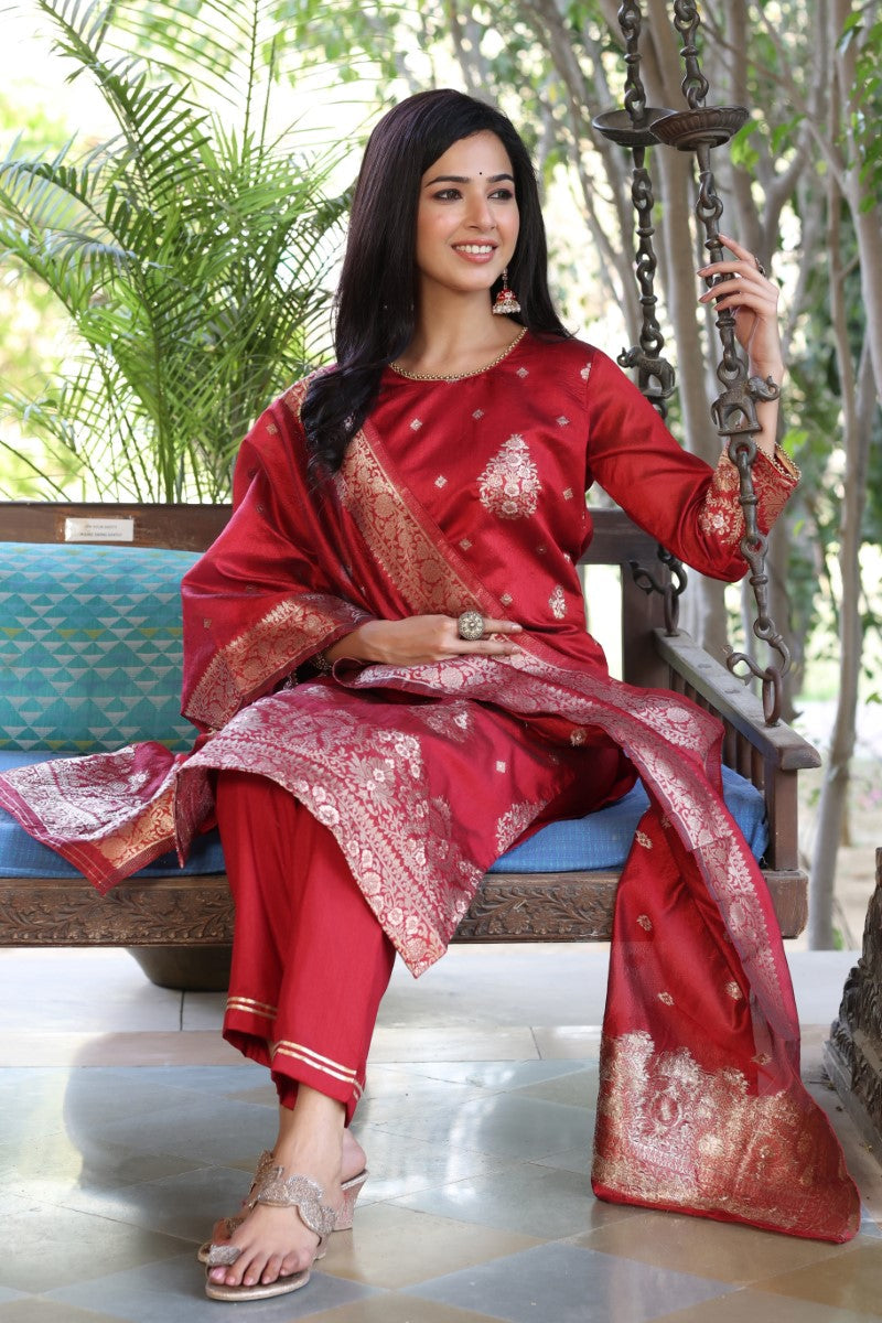  Women Red Woven Design Kurta Trousers With Dupatta