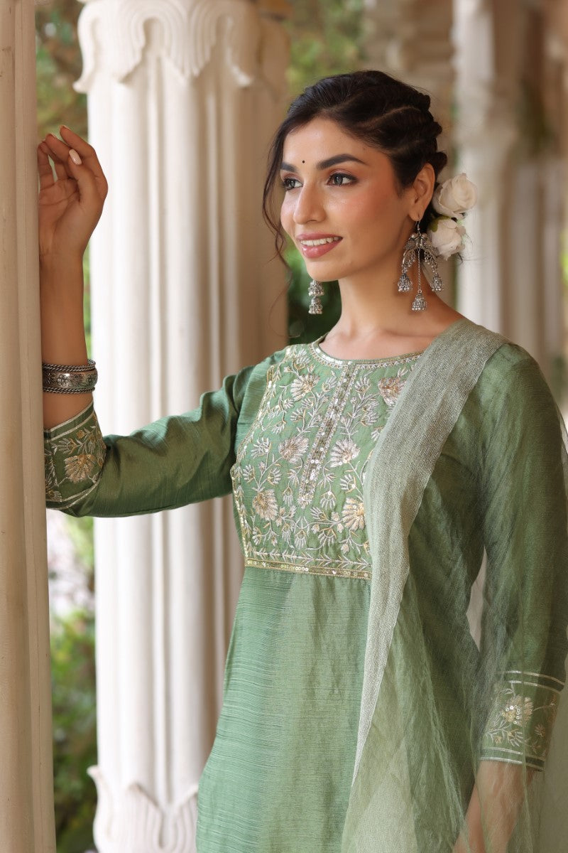  Women Green Solid Embroidered Kurta Trousers With Dupatta 