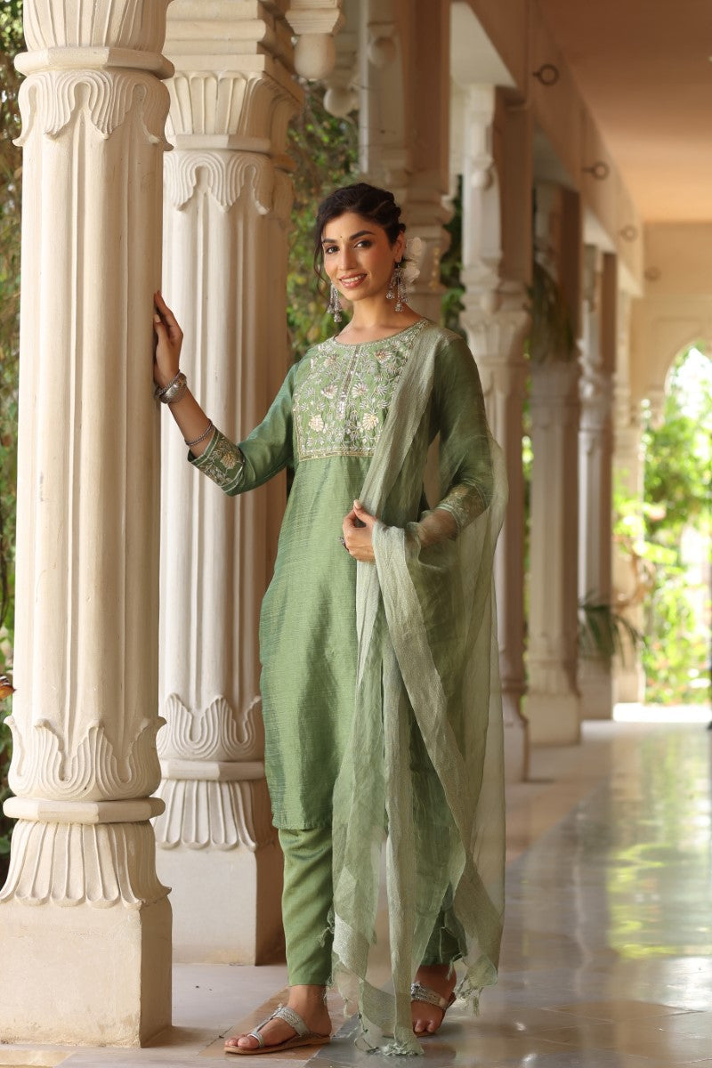  Women Green Solid Embroidered Kurta Trousers With Dupatta 