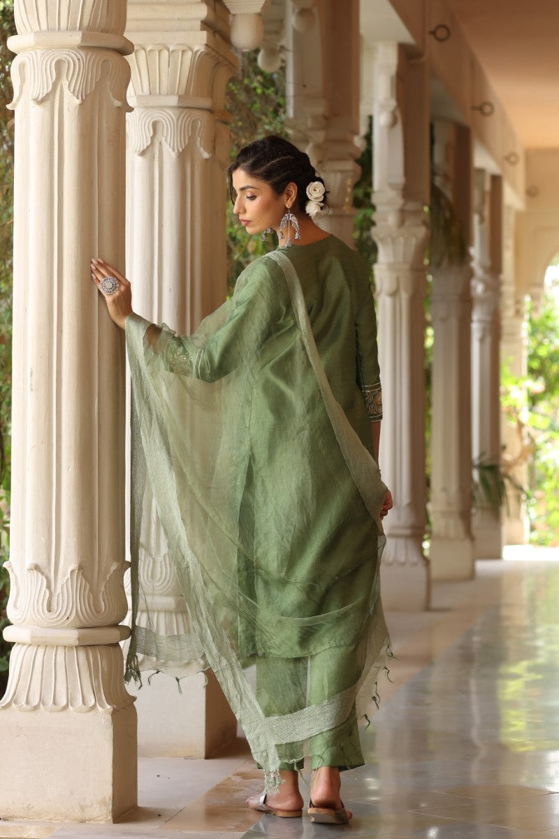  Women Green Solid Embroidered Kurta Trousers With Dupatta 