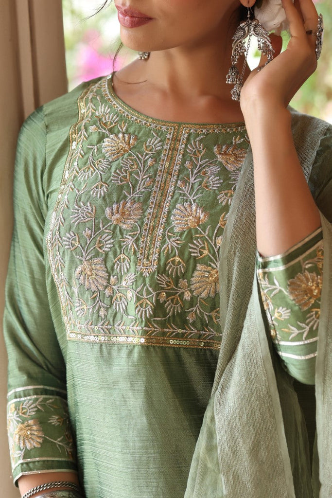  Women Green Solid Embroidered Kurta Trousers With Dupatta 