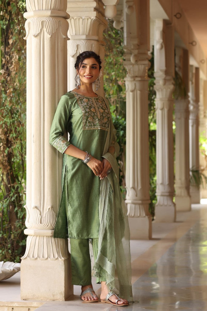  Women Green Solid Embroidered Kurta Trousers With Dupatta 