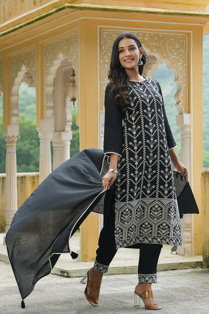  Women Black Embroidered Kurta Trousers With Dupatta