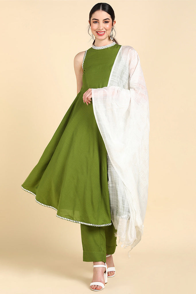  Women Green Solid Kurta Trousers With Dupatta 