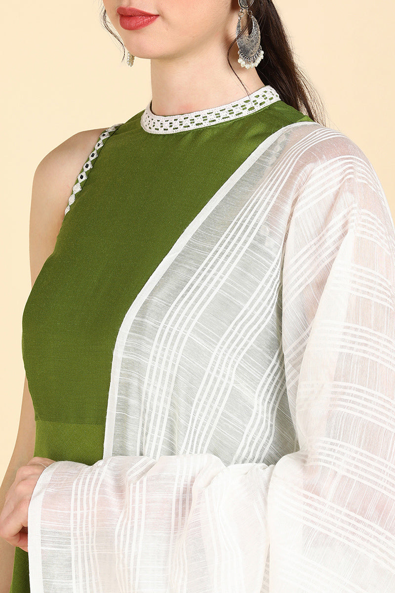  Women Green Solid Kurta Trousers With Dupatta 