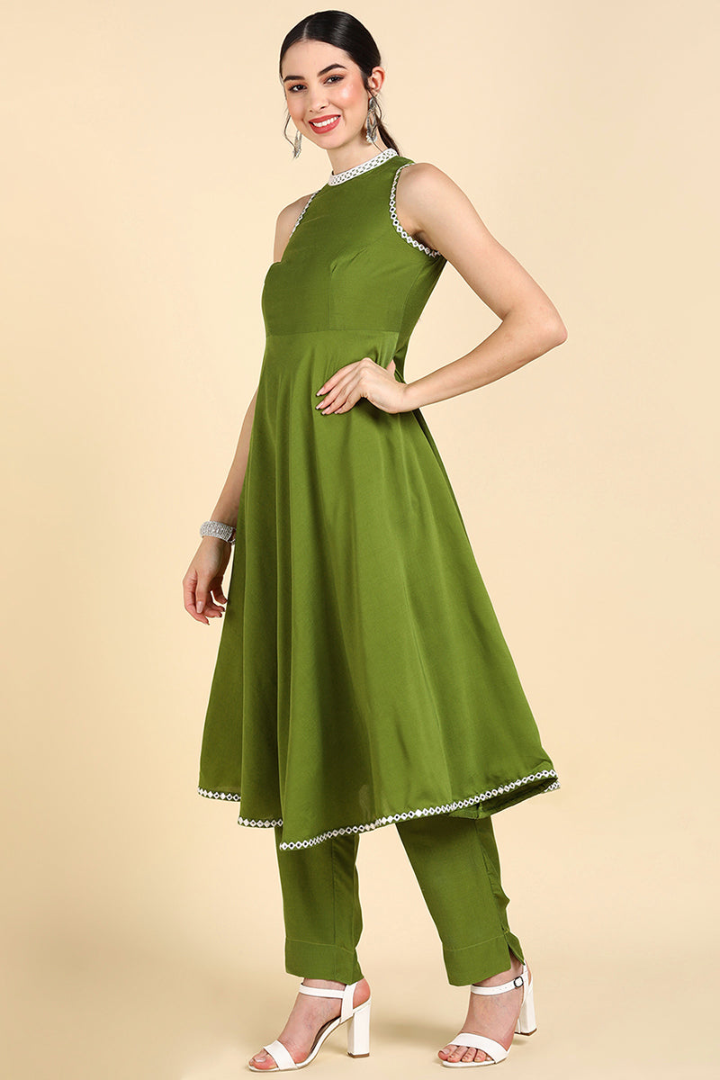  Women Green Solid Kurta Trousers With Dupatta 