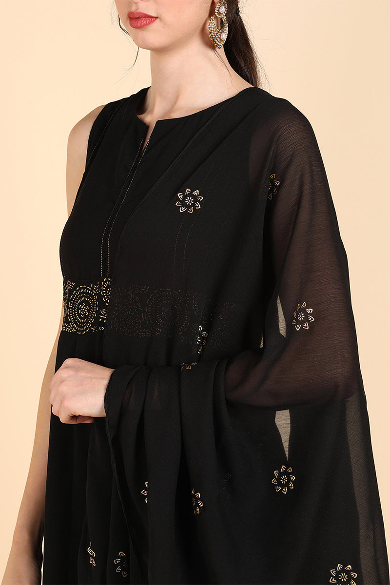  Women Black Solid Kurta Trousers With Dupatta