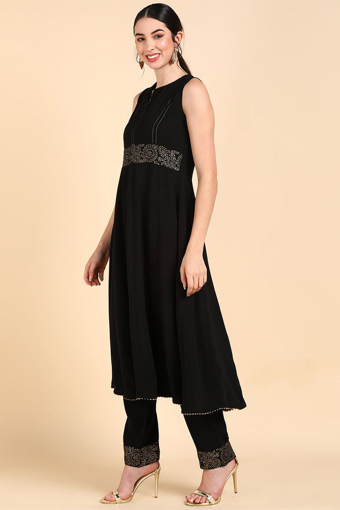  Women Black Solid Kurta Trousers With Dupatta