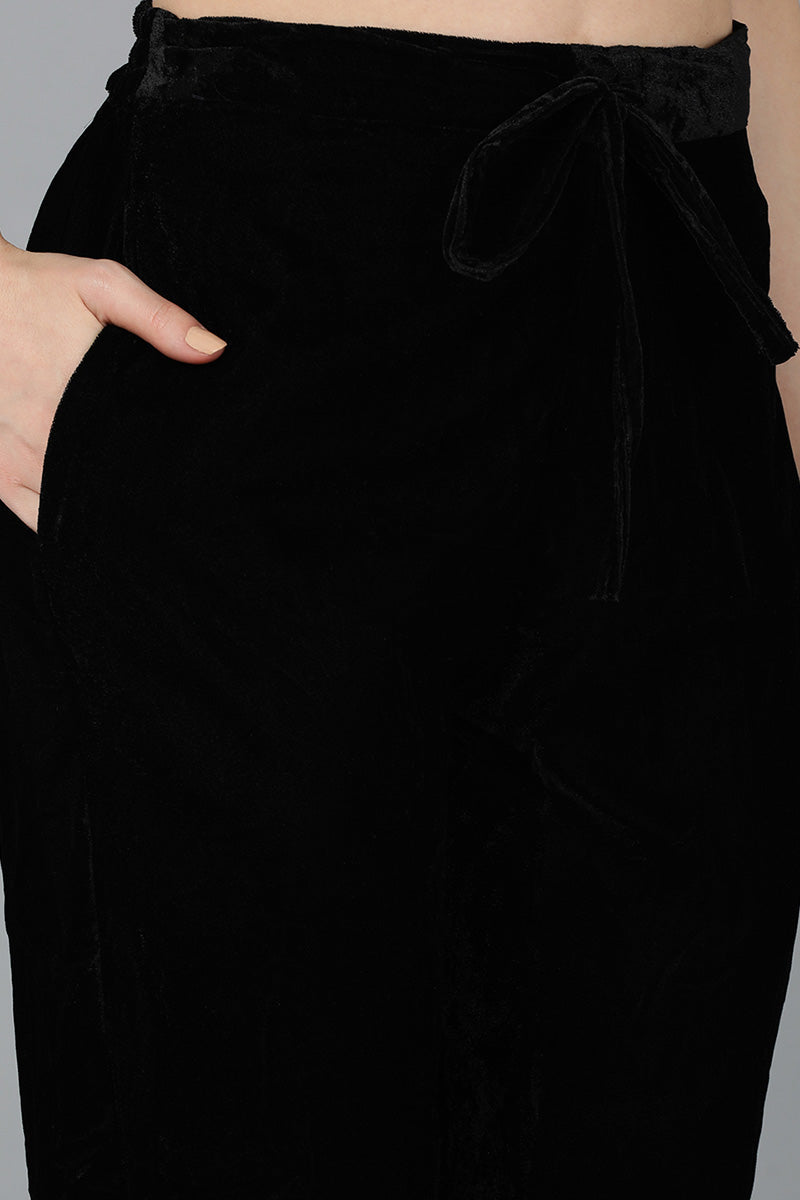  Women Black Velvet Kurta Trousers With Dupatta 