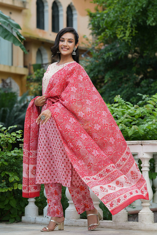  Women Pink Printed Kurta Trousers With Dupatta