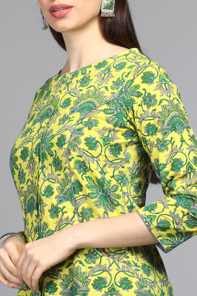  Women Yellow Floral Solid Kurtas 