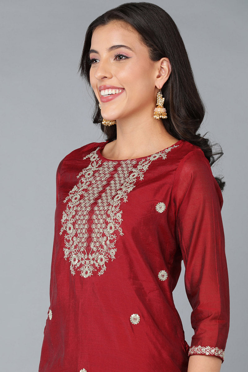 Red Cotton Blend Solid Embroidered Straight Kurta 