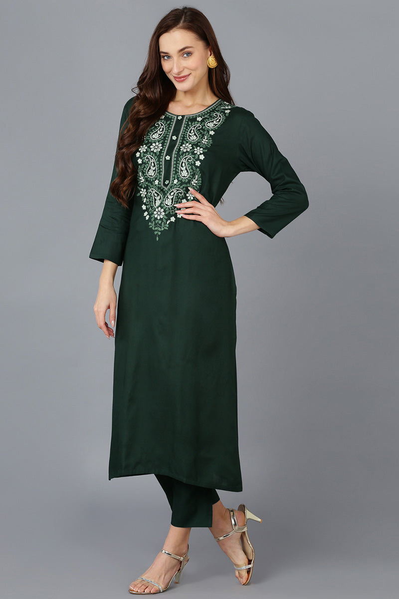 Green Viscose Rayon Solid Embroidered Straight Kurta 