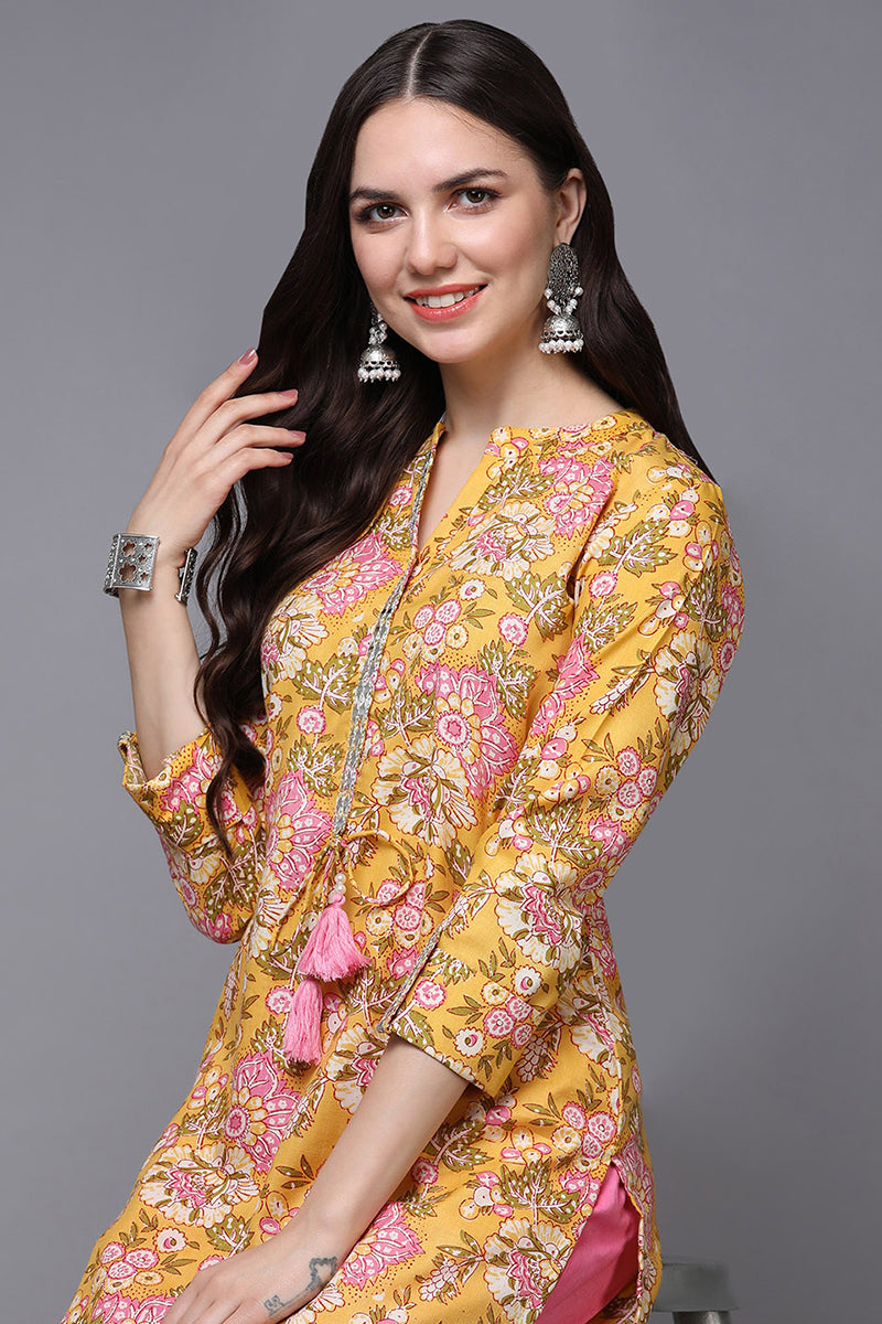 Yellow Cotton Blend Floral Straight Kurta VCK9491