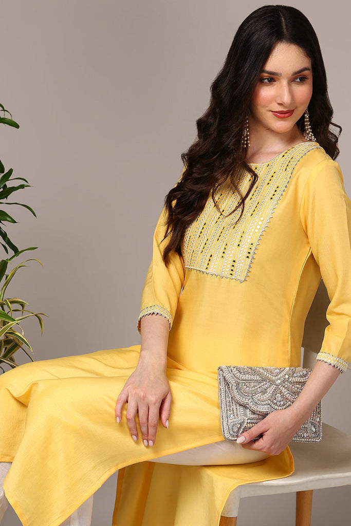 Yellow Silk Blend Embroidered Straight Kurta VCK9493