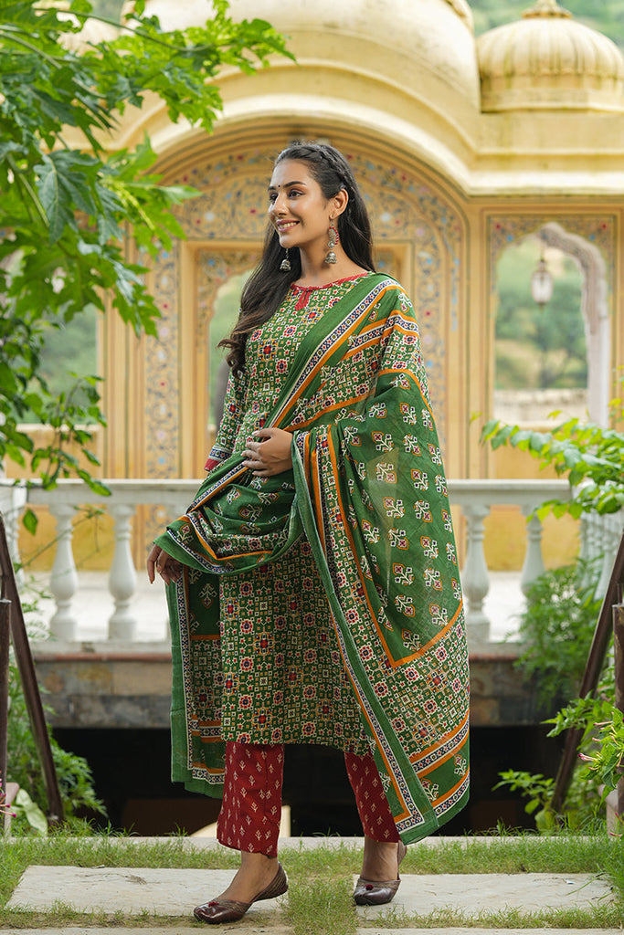  Women Green Printed Regular Pure Cotton Kurta with Trousers With Dupatta Set