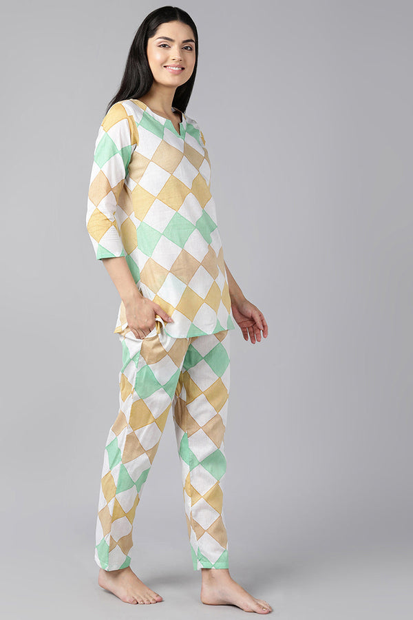  Women White Green Printed Pure Cotton Night Suit